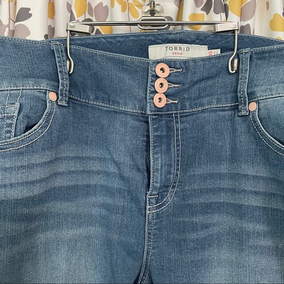 Torrid jeggings with stripe size 20 short - Picture 3 of 9